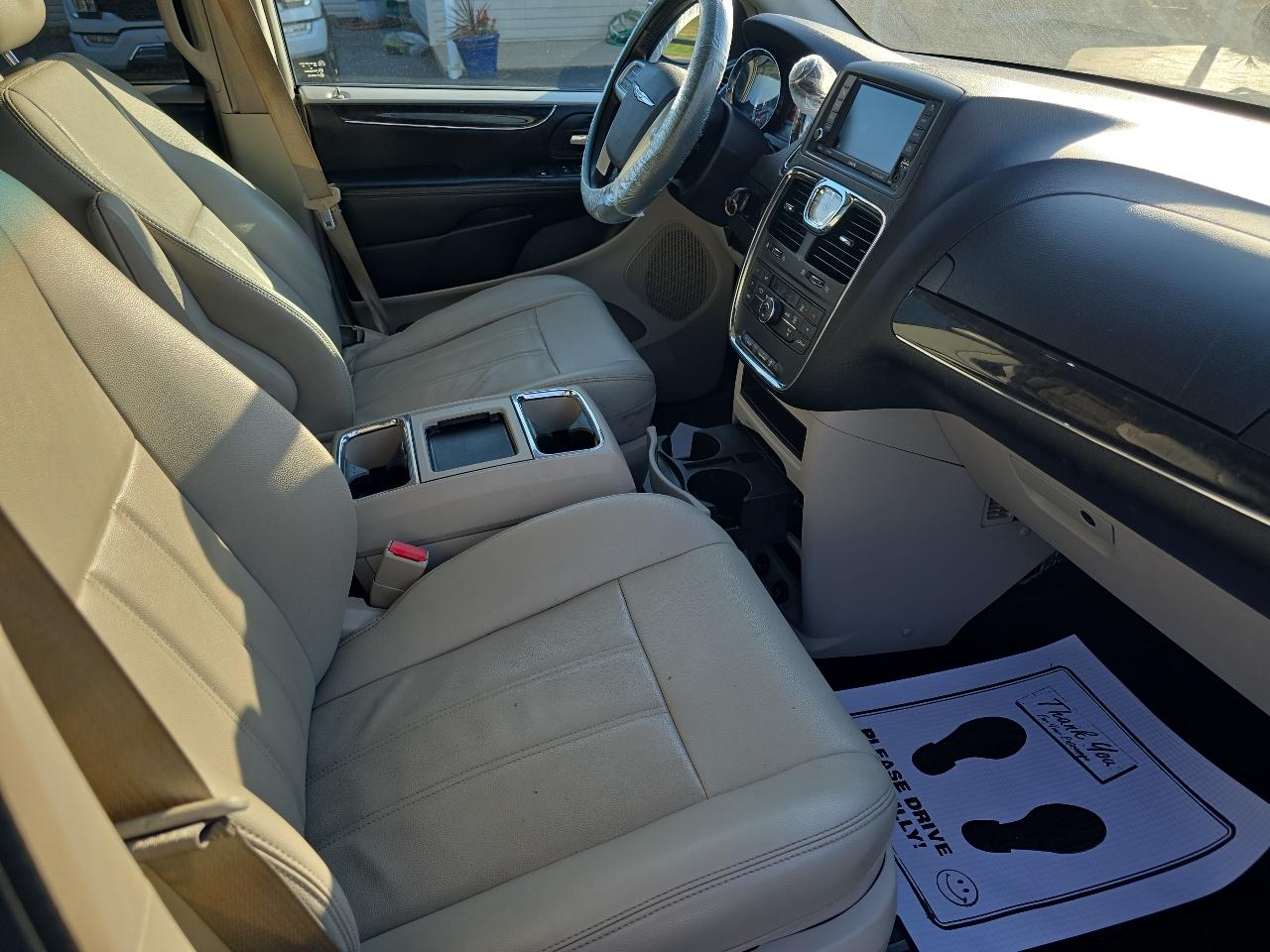 Chrysler Town & Country 4dr Wgn Touring 2013