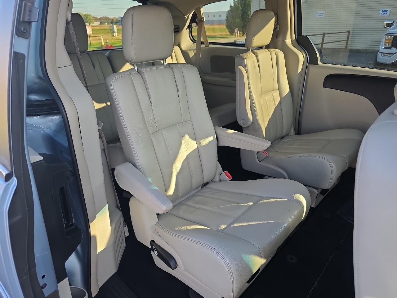 Chrysler Town & Country 4dr Wgn Touring 2013