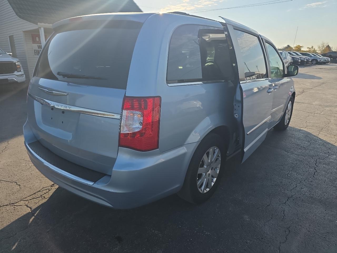Chrysler Town & Country 4dr Wgn Touring 2013