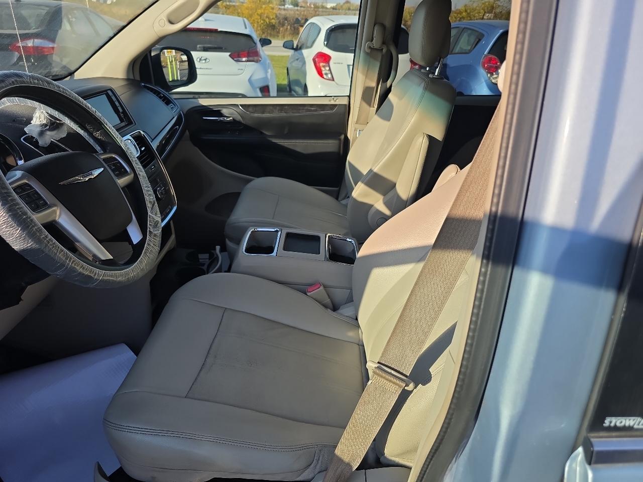 Chrysler Town & Country 4dr Wgn Touring 2013