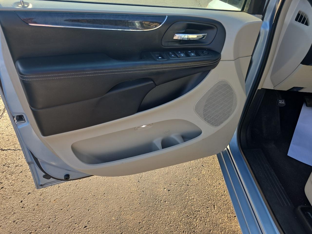Chrysler Town & Country 4dr Wgn Touring 2013