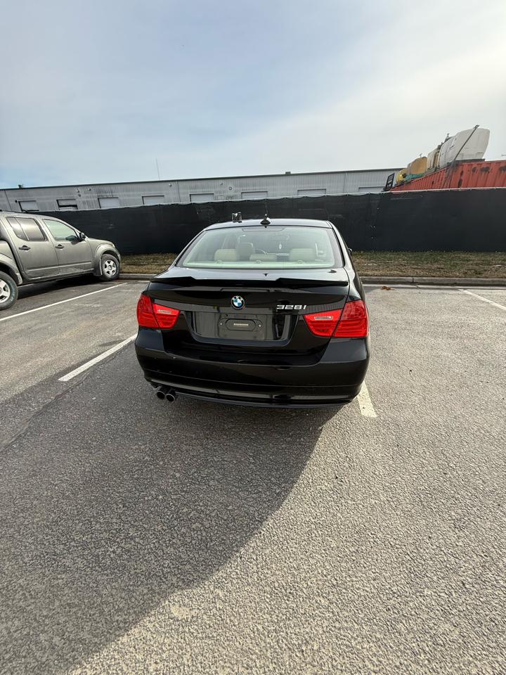 BMW 3-Series 328i xDrive 2011