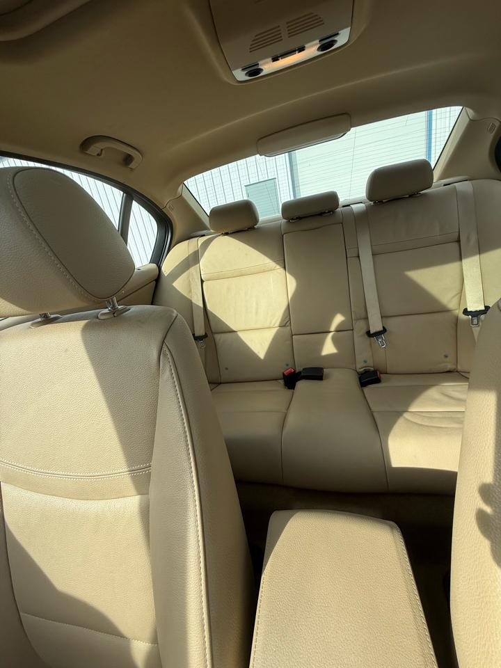 BMW 3-Series 328i xDrive 2011