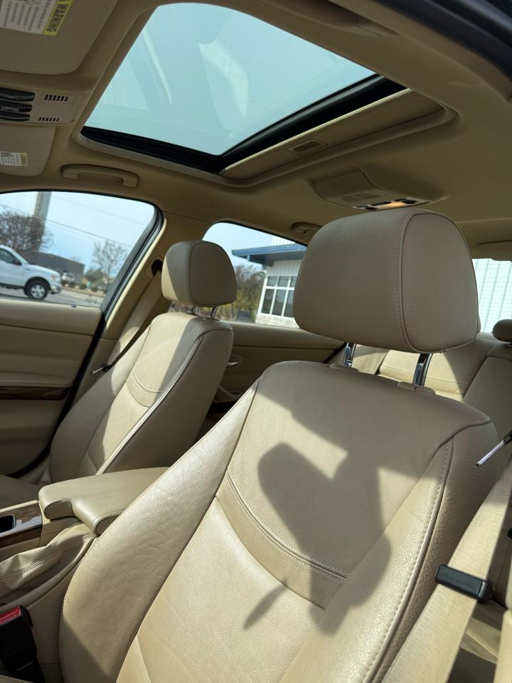 BMW 3-Series 328i xDrive 2011