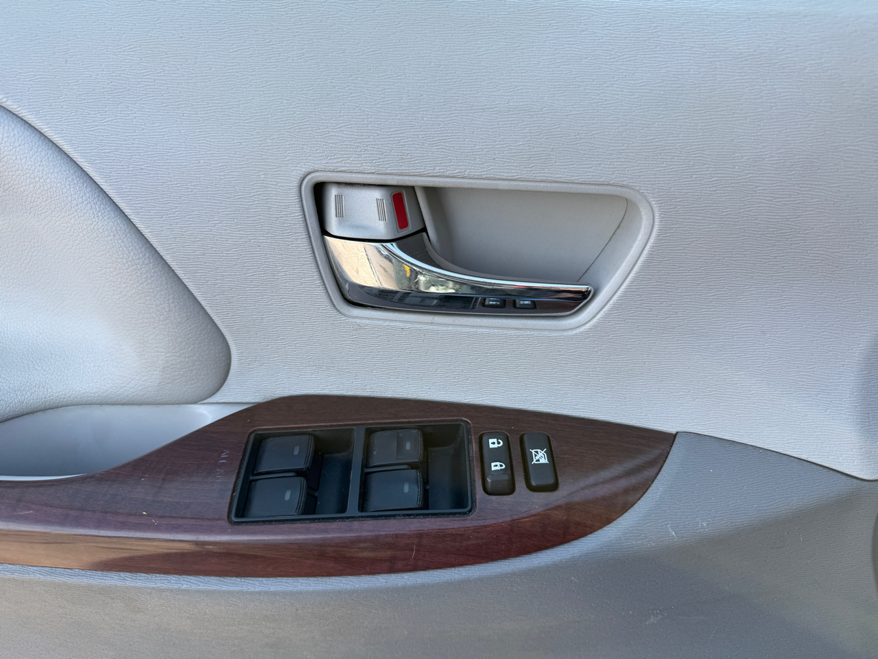 Toyota Sienna 5dr 7-Pass Van V6 XLE AAS FWD (Natl) 2013