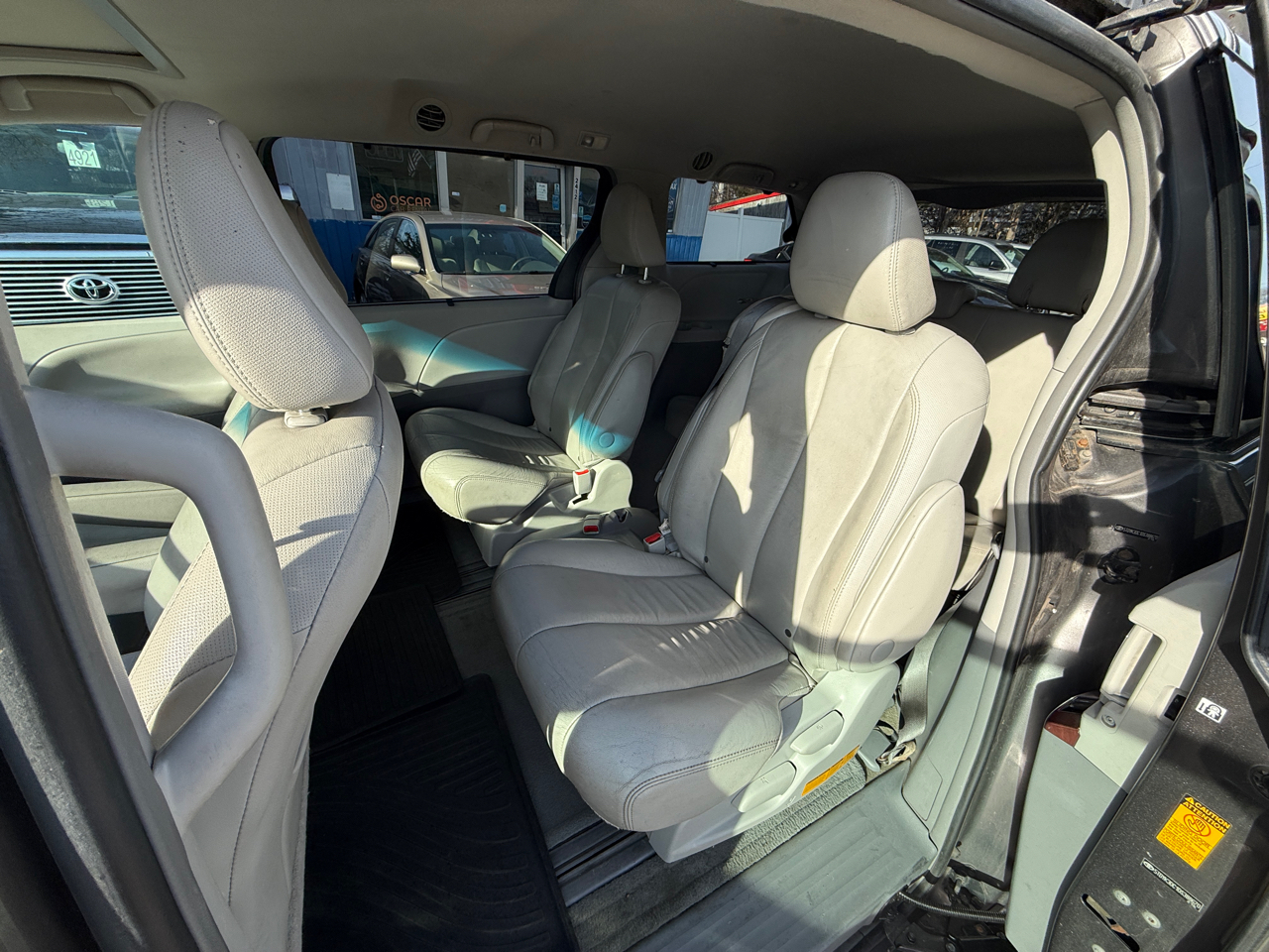 Toyota Sienna 5dr 7-Pass Van V6 XLE AAS FWD (Natl) 2013