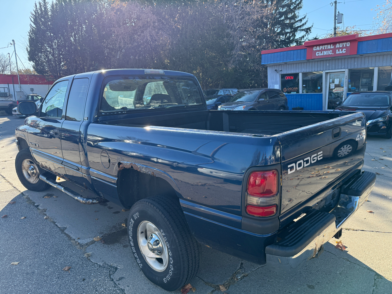 Dodge Ram 1500 4dr Quad Cab 139" WB 4WD 2001