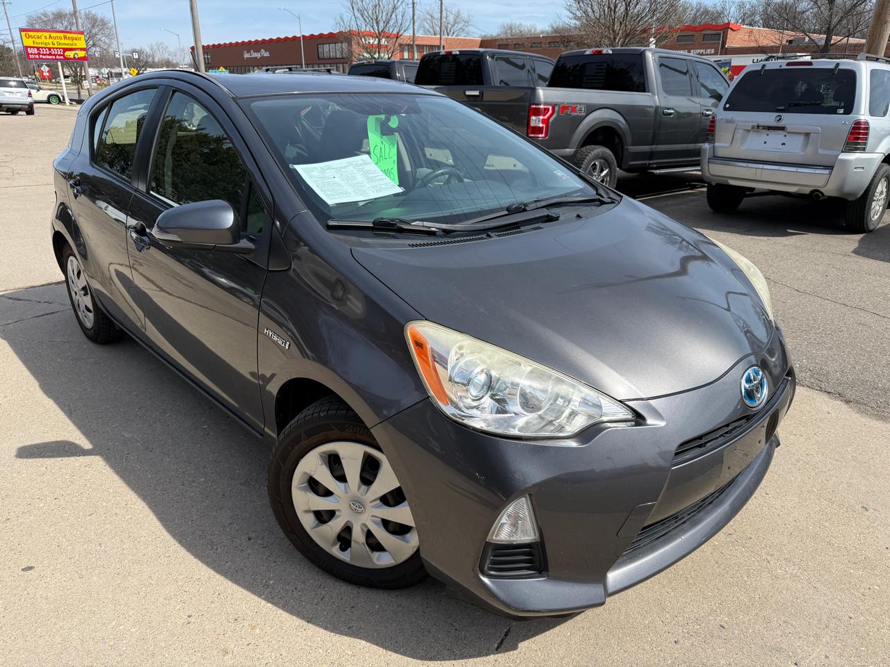 Toyota Prius c 5dr HB Three (Natl) 2014