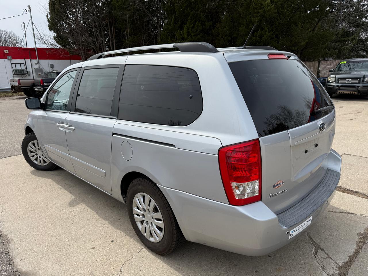 Kia Sedona 4dr LWB LX 2011