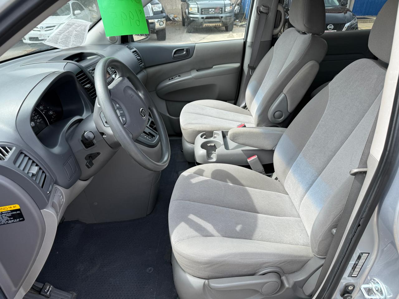 Kia Sedona 4dr LWB LX 2011