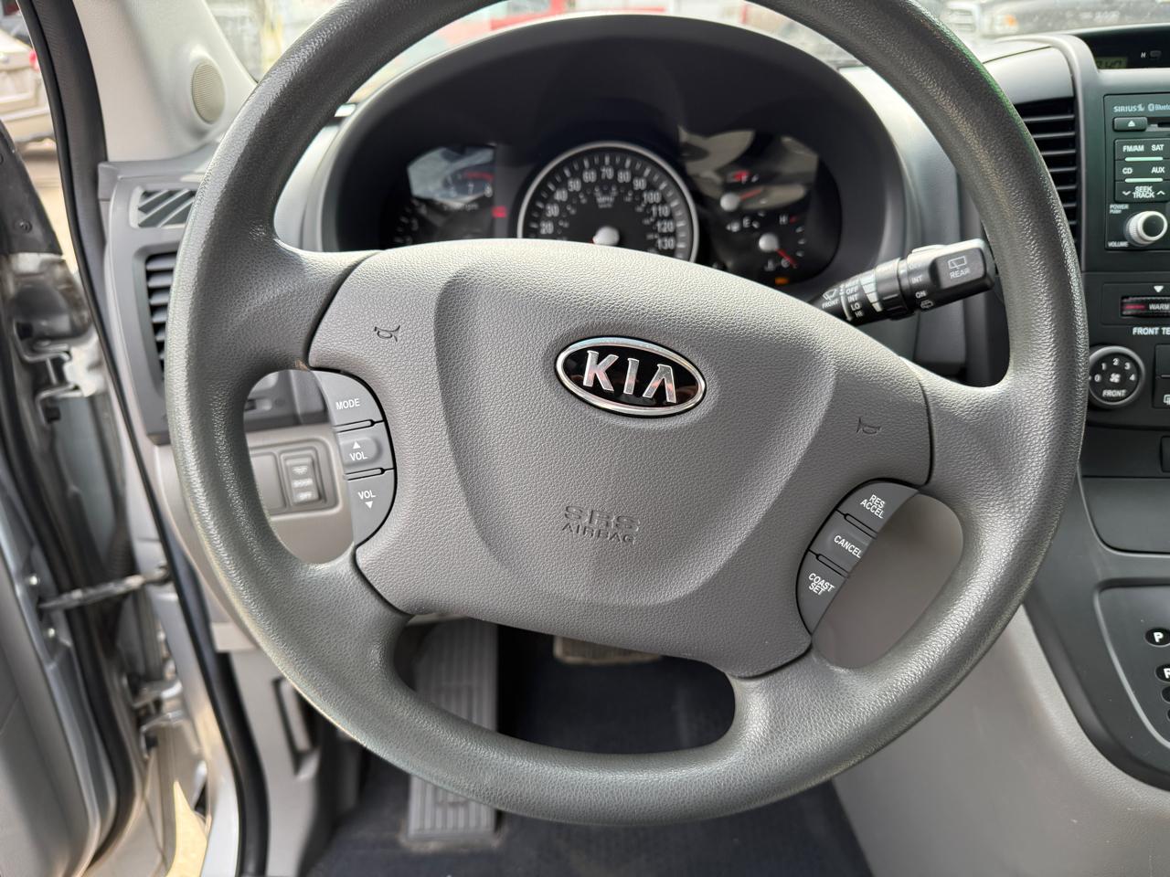 Kia Sedona 4dr LWB LX 2011