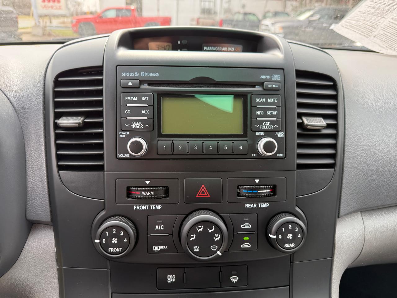 Kia Sedona 4dr LWB LX 2011