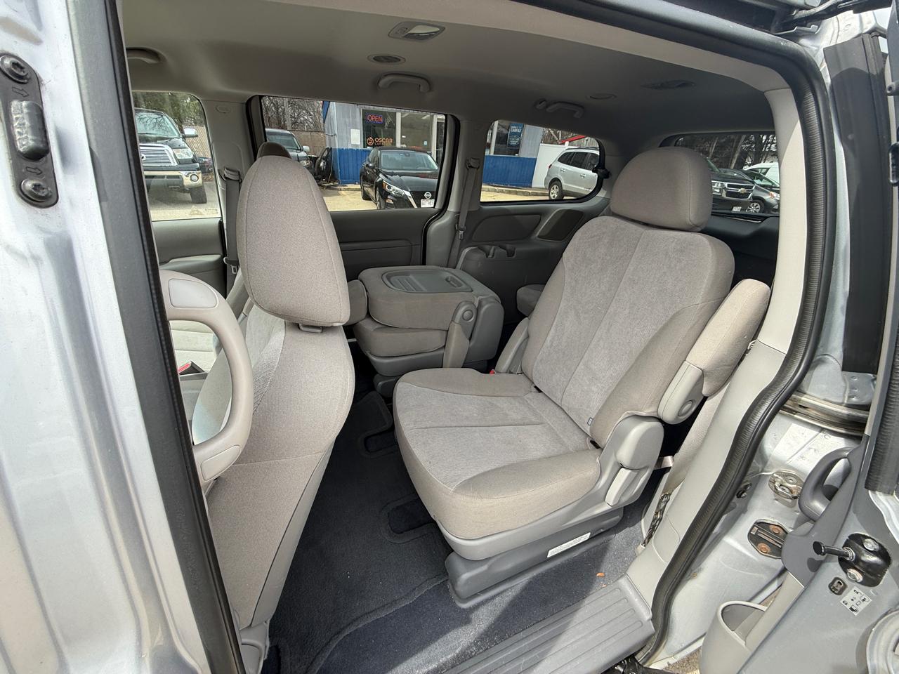 Kia Sedona 4dr LWB LX 2011