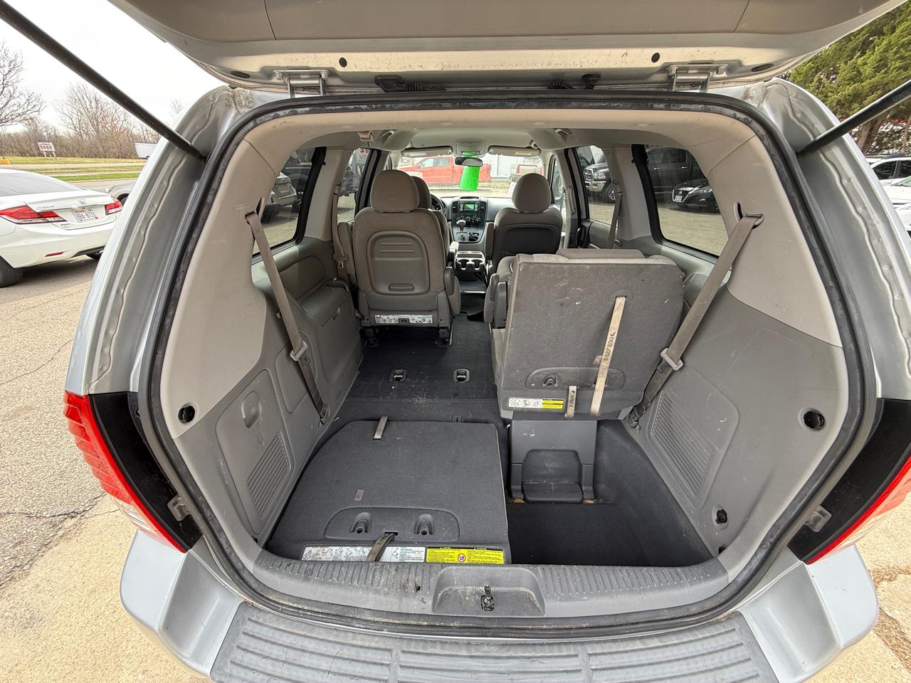 Kia Sedona 4dr LWB LX 2011