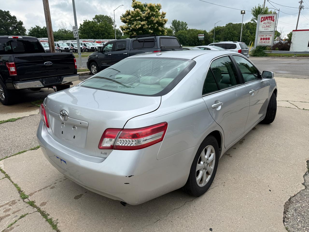 Toyota Camry 4dr Sdn I4 Man LE (Natl) 2011