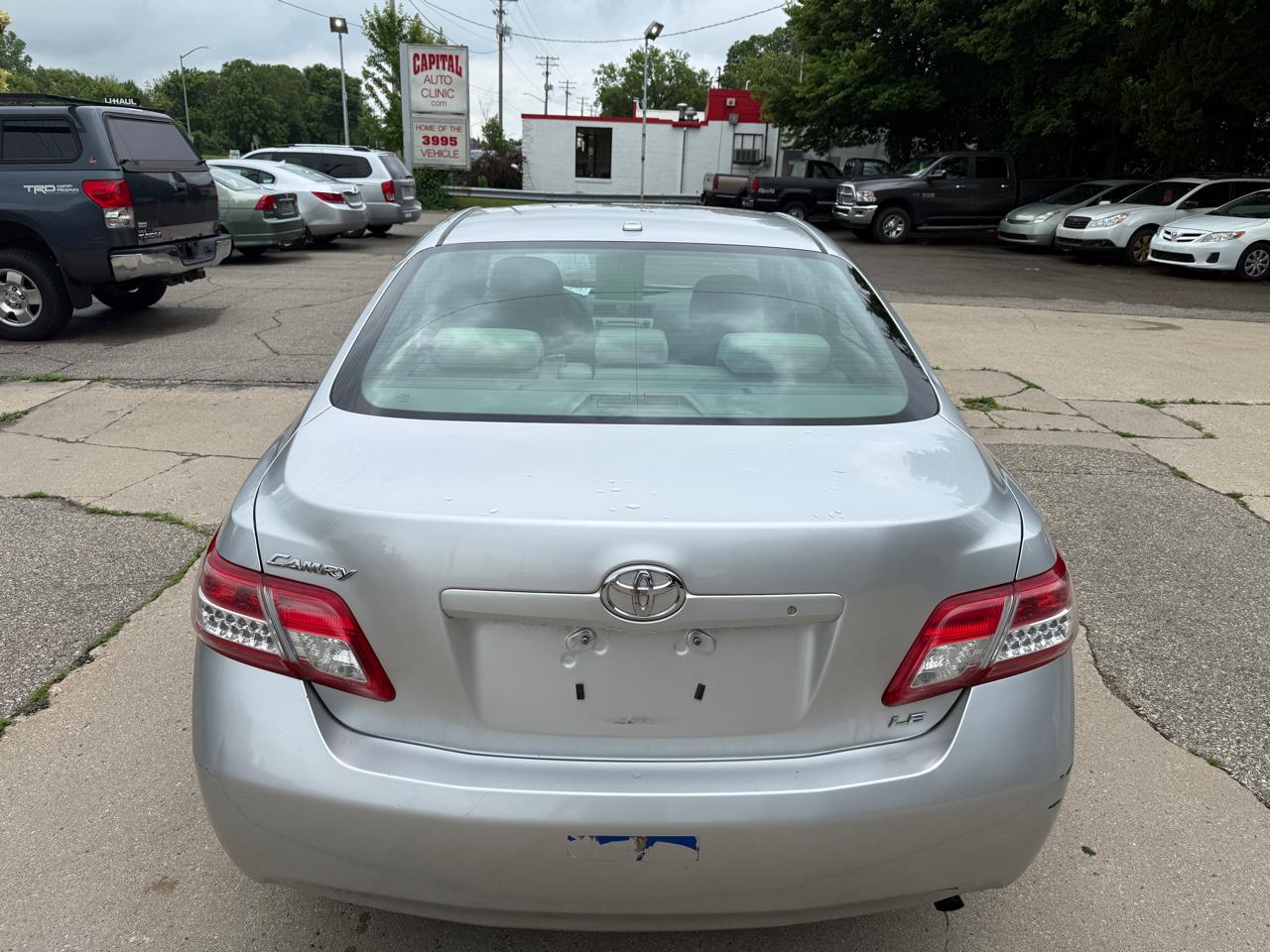 Toyota Camry 4dr Sdn I4 Man LE (Natl) 2011