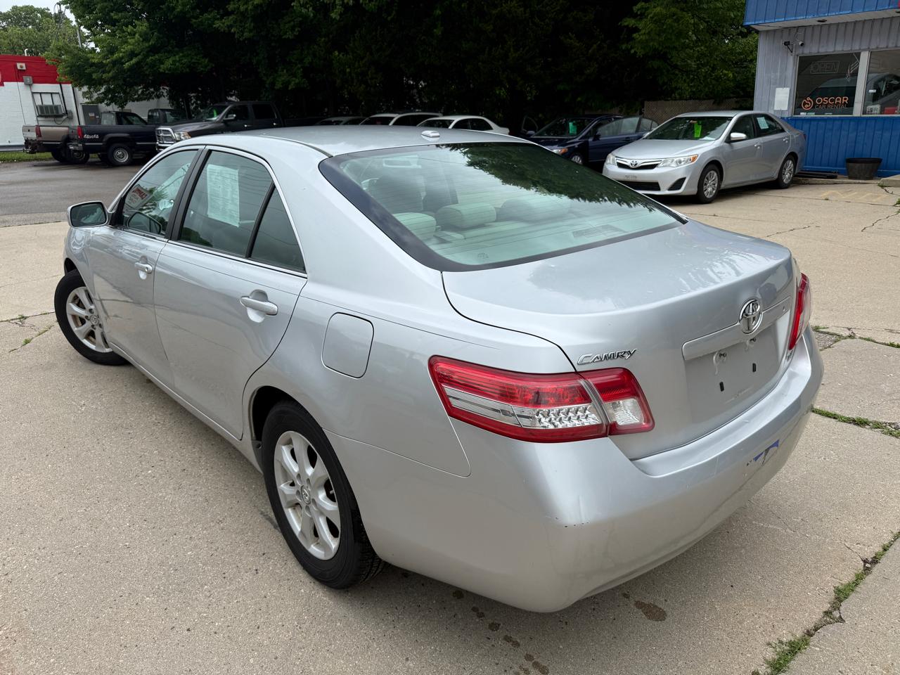 Toyota Camry 4dr Sdn I4 Man LE (Natl) 2011