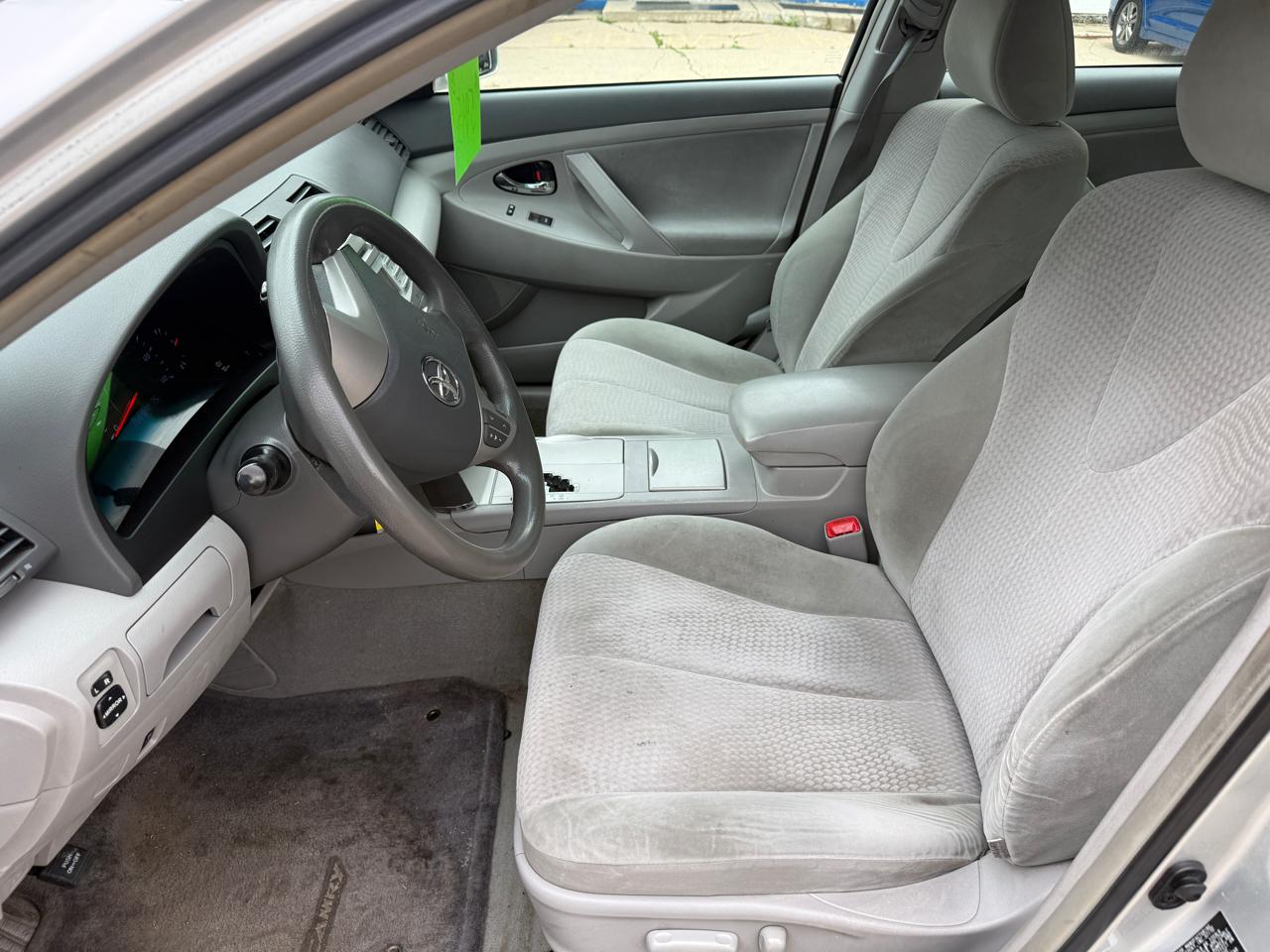 Toyota Camry 4dr Sdn I4 Man LE (Natl) 2011