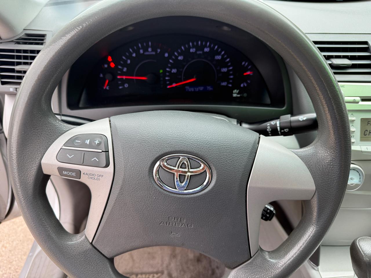 Toyota Camry 4dr Sdn I4 Man LE (Natl) 2011
