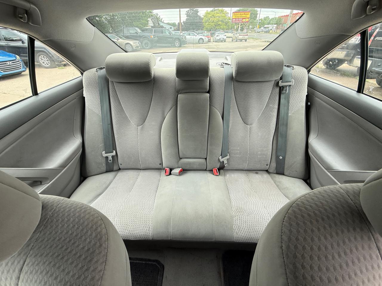 Toyota Camry 4dr Sdn I4 Man LE (Natl) 2011