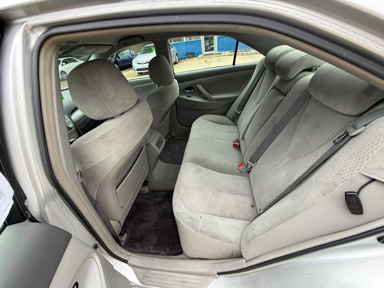 Toyota Camry 4dr Sdn I4 Man LE (Natl) 2011