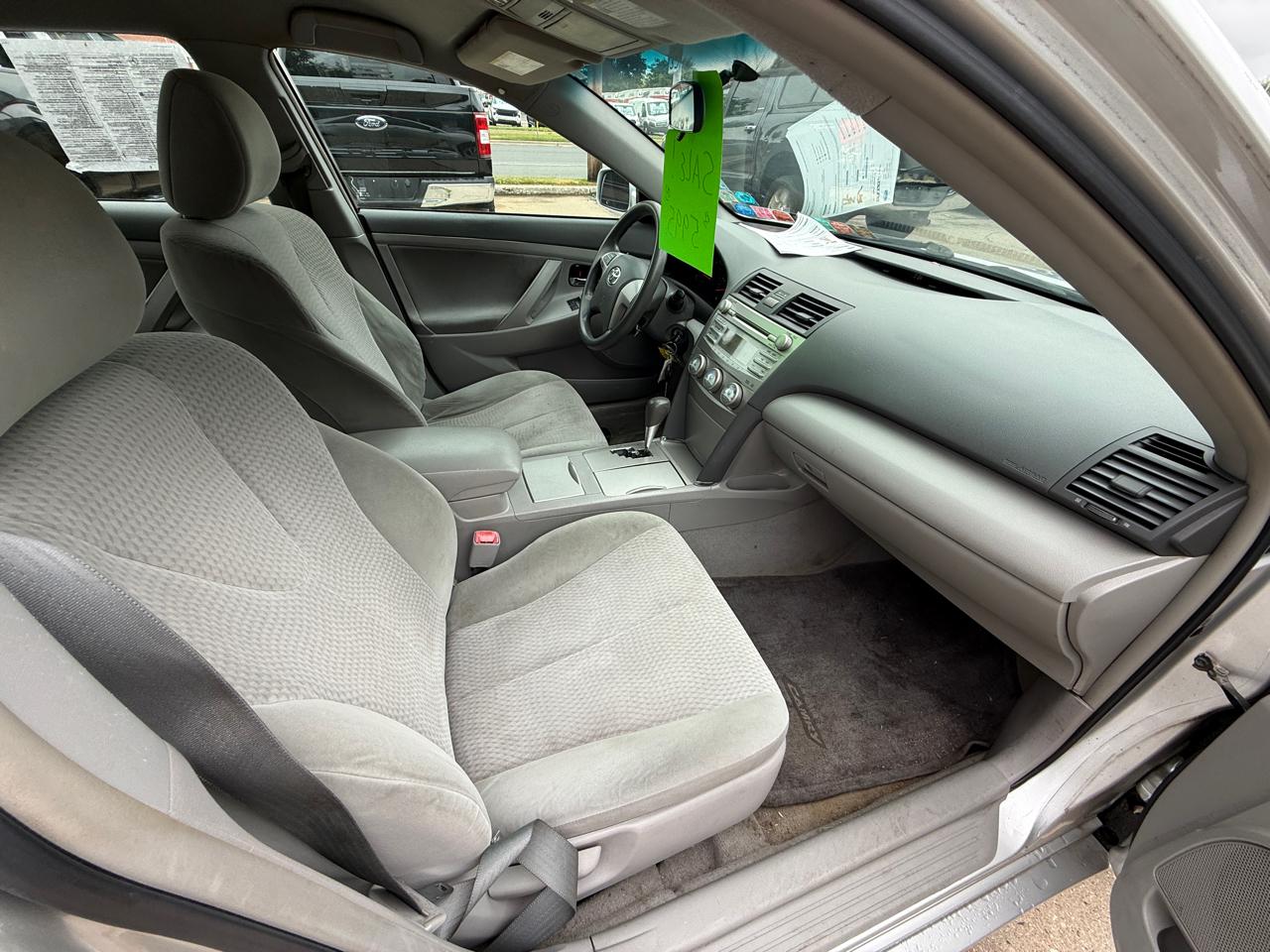 Toyota Camry 4dr Sdn I4 Man LE (Natl) 2011