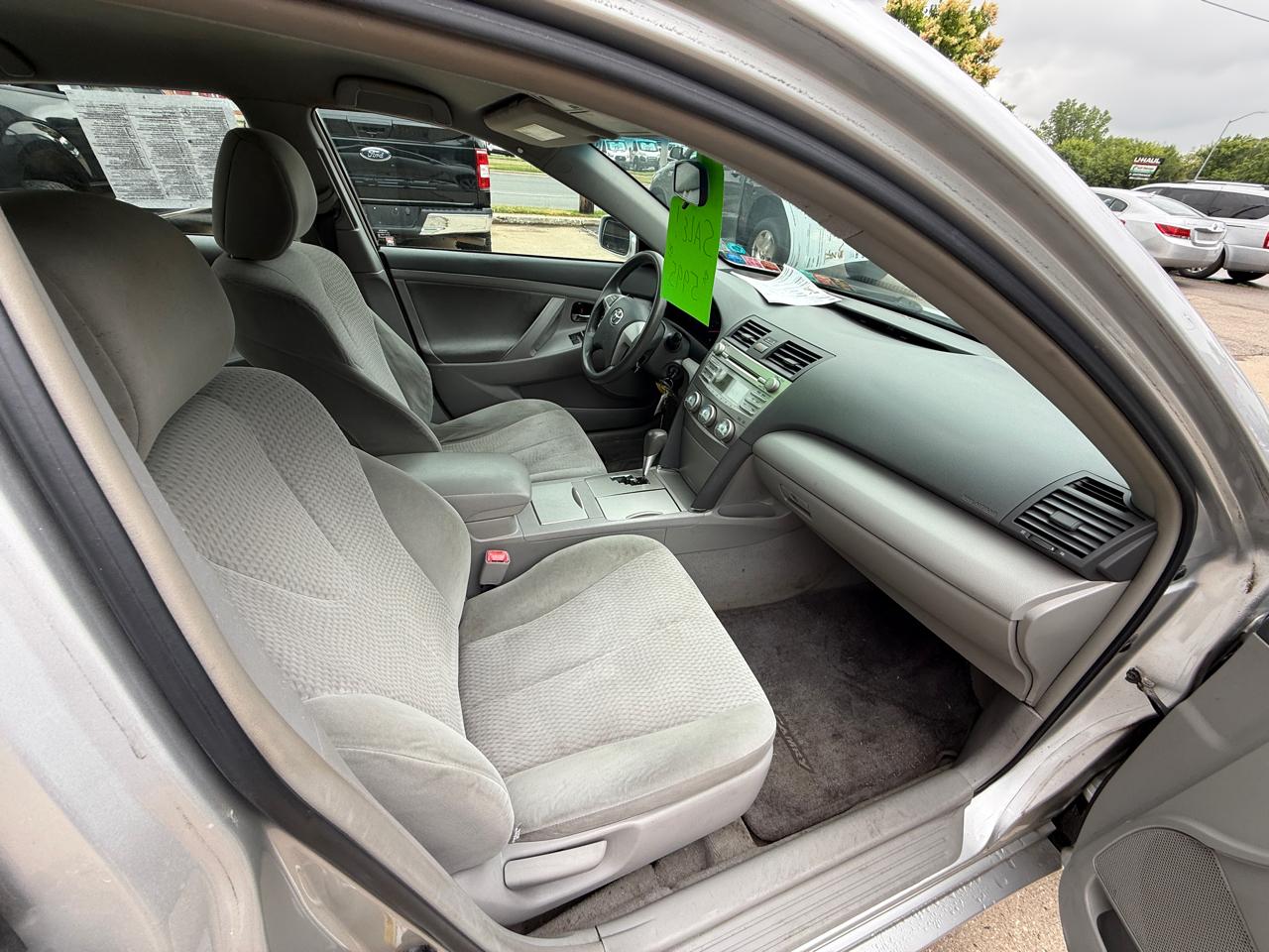 Toyota Camry 4dr Sdn I4 Man LE (Natl) 2011