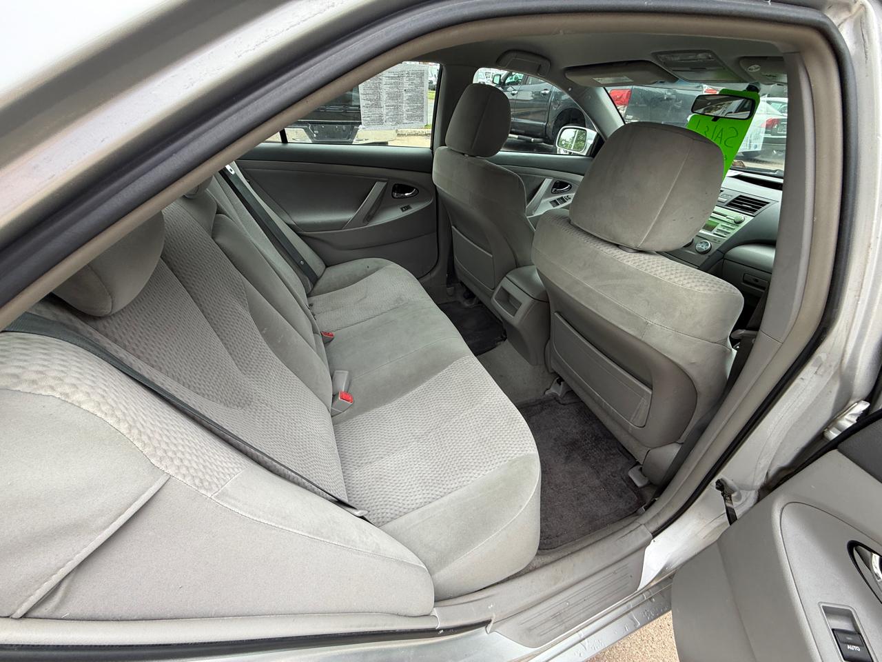 Toyota Camry 4dr Sdn I4 Man LE (Natl) 2011