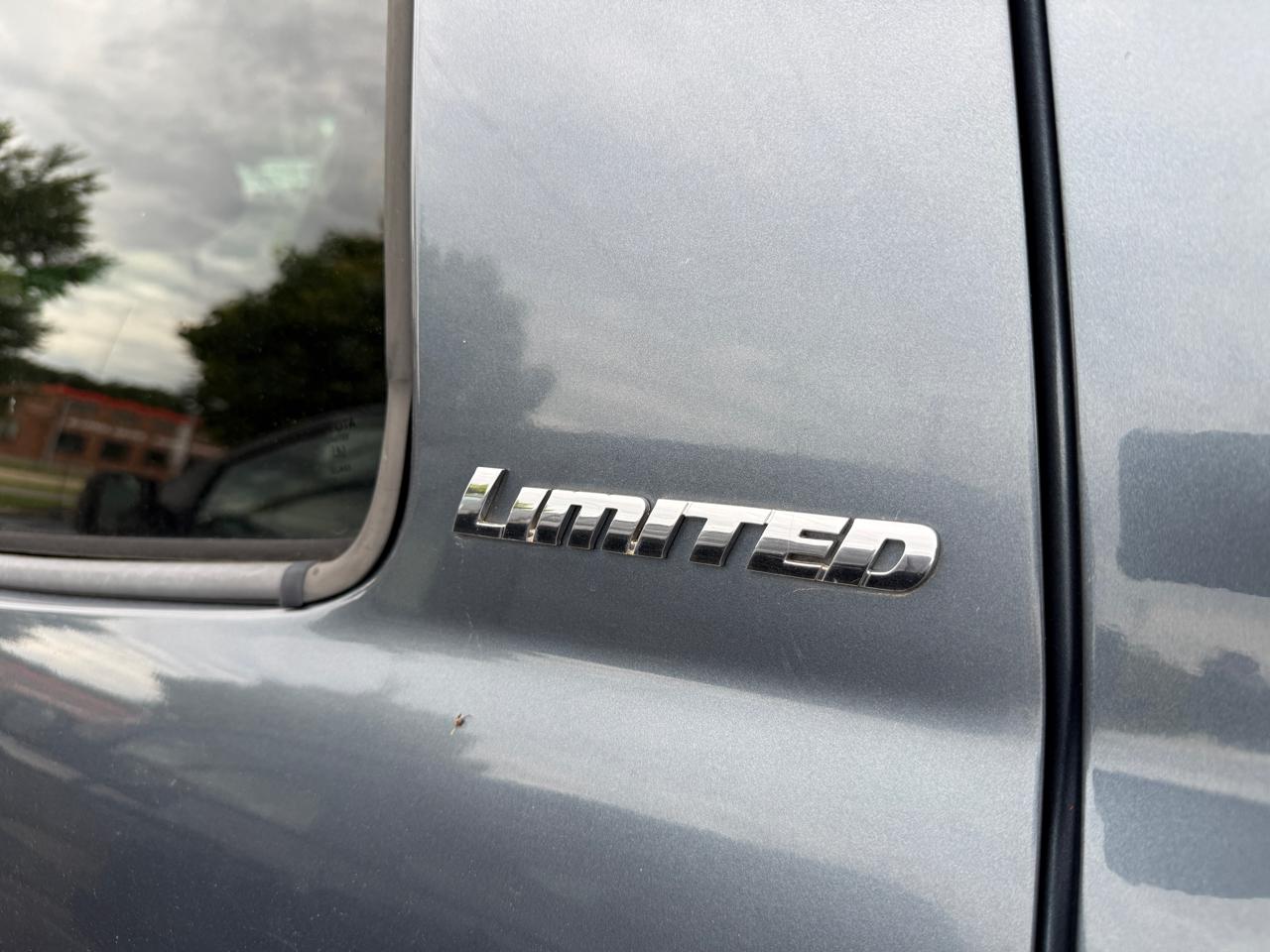 Toyota Tundra 4WD CrewMax 145.7" 5.7L LTD (Natl) 2007