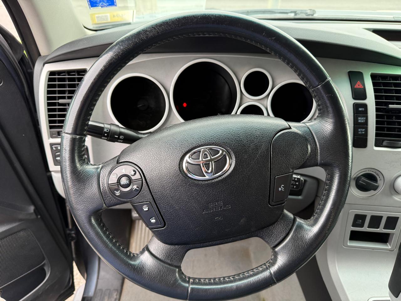 Toyota Tundra 4WD CrewMax 145.7" 5.7L LTD (Natl) 2007