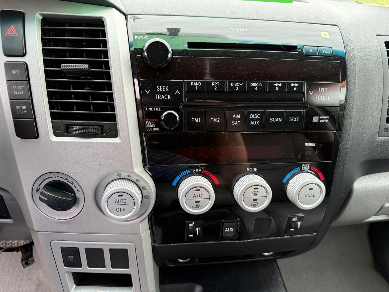 Toyota Tundra 4WD CrewMax 145.7" 5.7L LTD (Natl) 2007