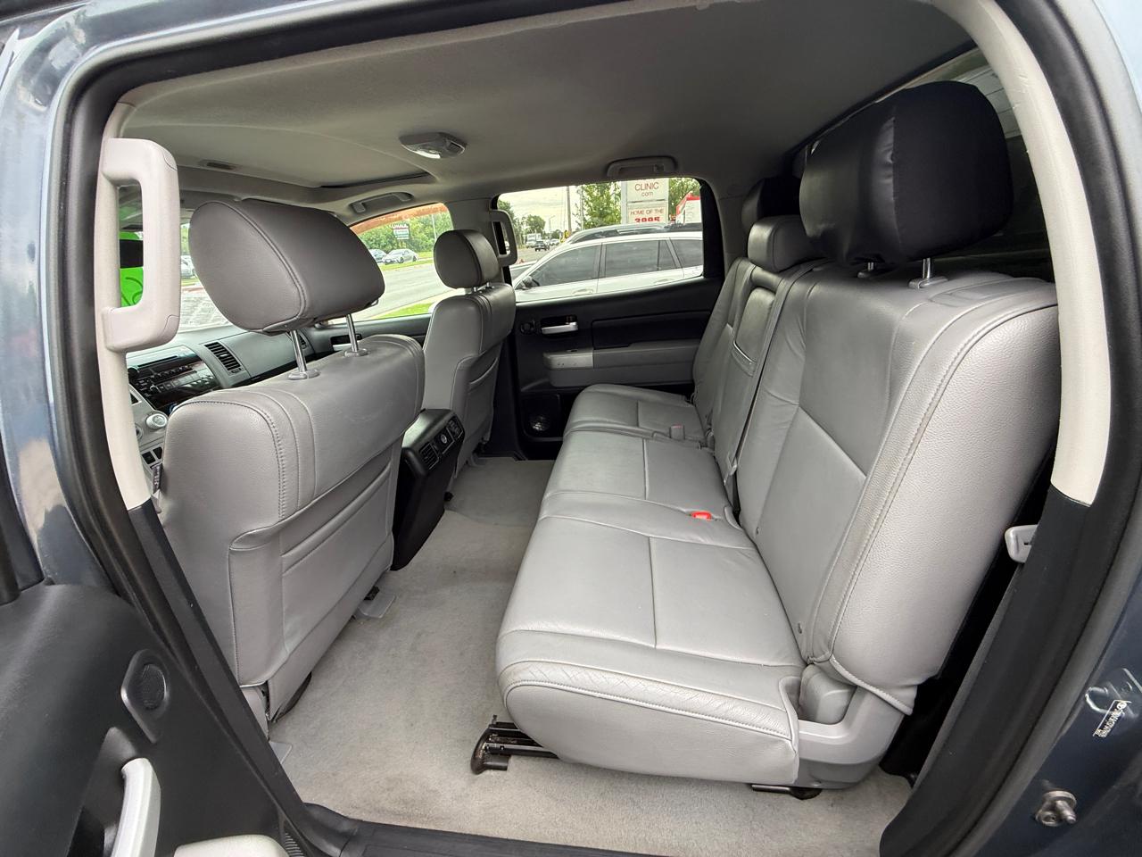 Toyota Tundra 4WD CrewMax 145.7" 5.7L LTD (Natl) 2007