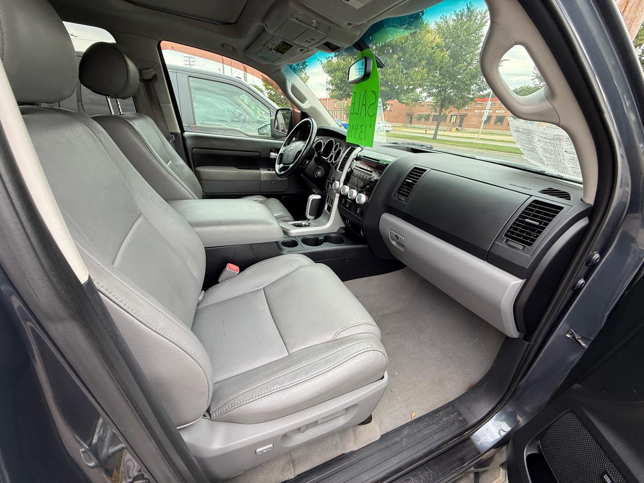 Toyota Tundra 4WD CrewMax 145.7" 5.7L LTD (Natl) 2007