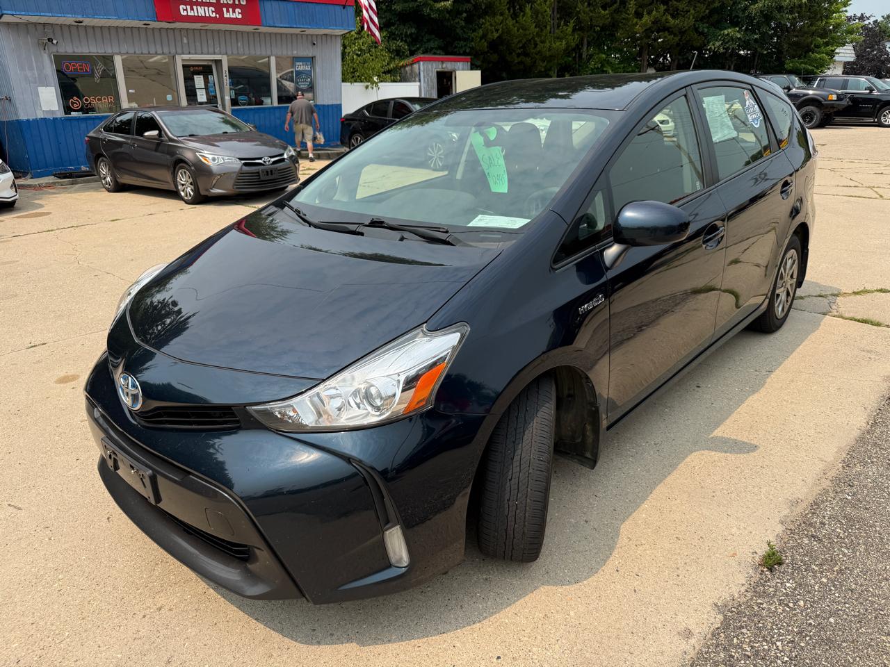 2017 Toyota Prius V Three (Natl)