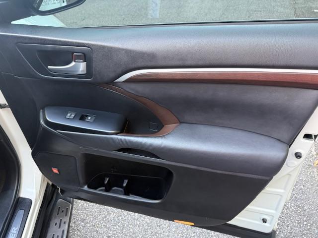 Toyota Highlander Hybrid Limited AWD 2014 Toyota Highlander Hybrid Limited AWD 2014