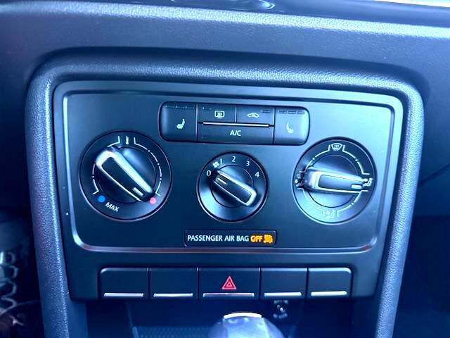 Volkswagen Beetle 2.5L Convertible 2013