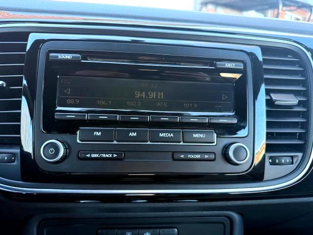 Volkswagen Beetle 2.5L Convertible 2013