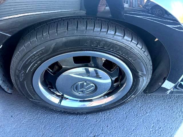 Volkswagen Beetle 2.5L Convertible 2013