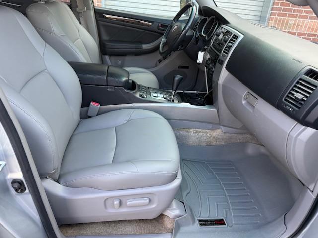 Toyota 4Runner Limited 2WD V8 2006