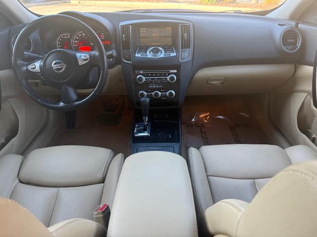 Nissan Maxima SV 2010