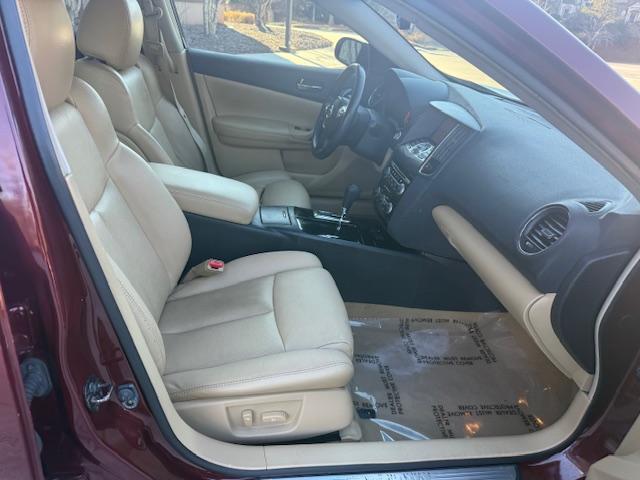 Nissan Maxima SV 2010