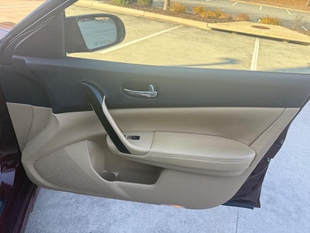 Nissan Maxima SV 2010