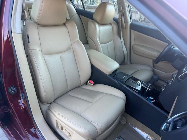 Nissan Maxima SV 2010