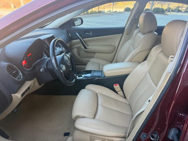 Nissan Maxima SV 2010