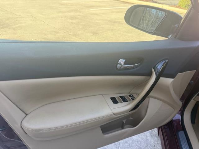 Nissan Maxima SV 2010