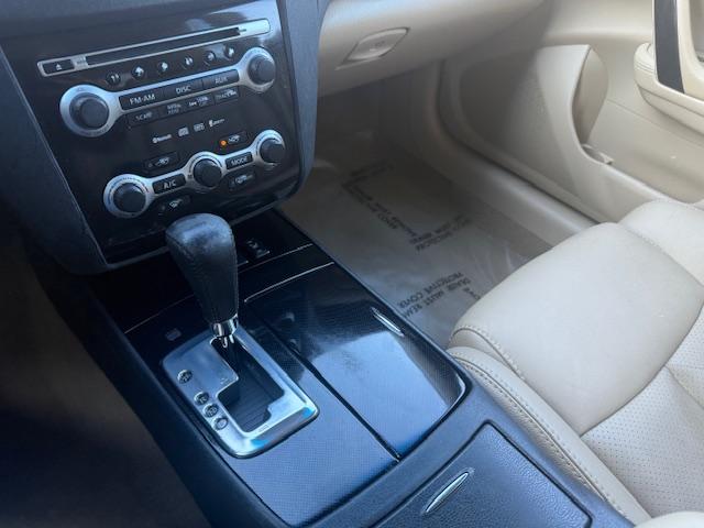 Nissan Maxima SV 2010