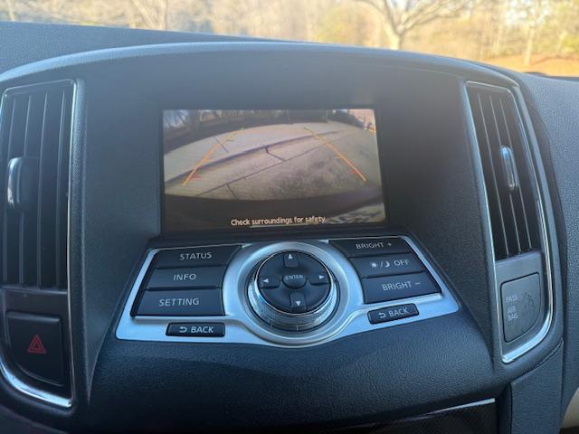 Nissan Maxima SV 2010