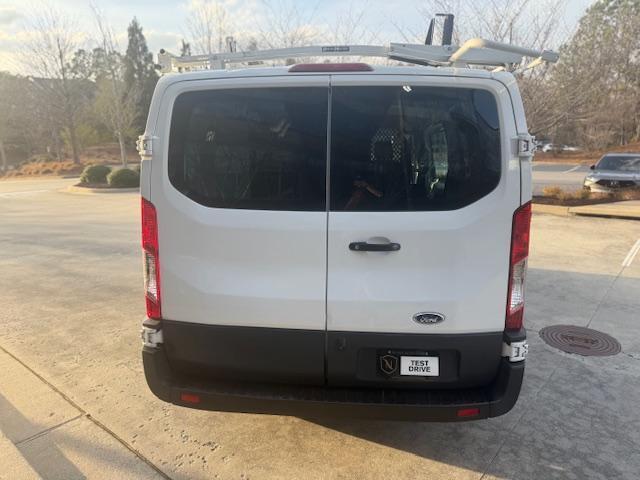 Ford Transit 250 Van Low Roof w/Sliding Pass. 130-in. WB 2018