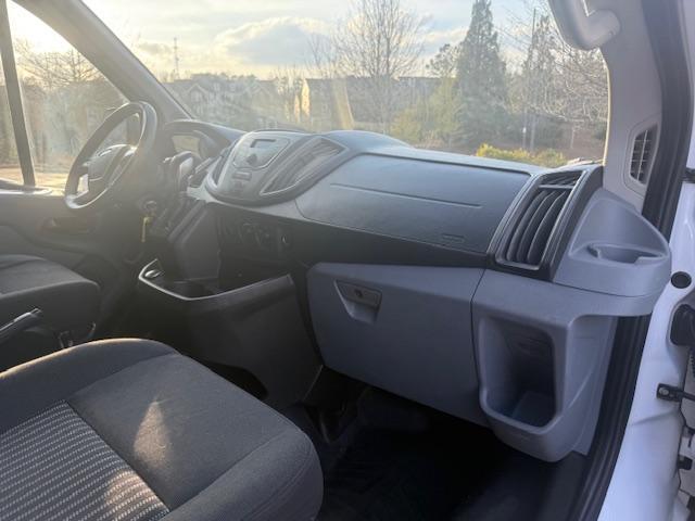 Ford Transit 250 Van Low Roof w/Sliding Pass. 130-in. WB 2018