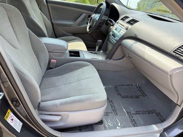 Toyota Camry Hybrid Sedan 2009